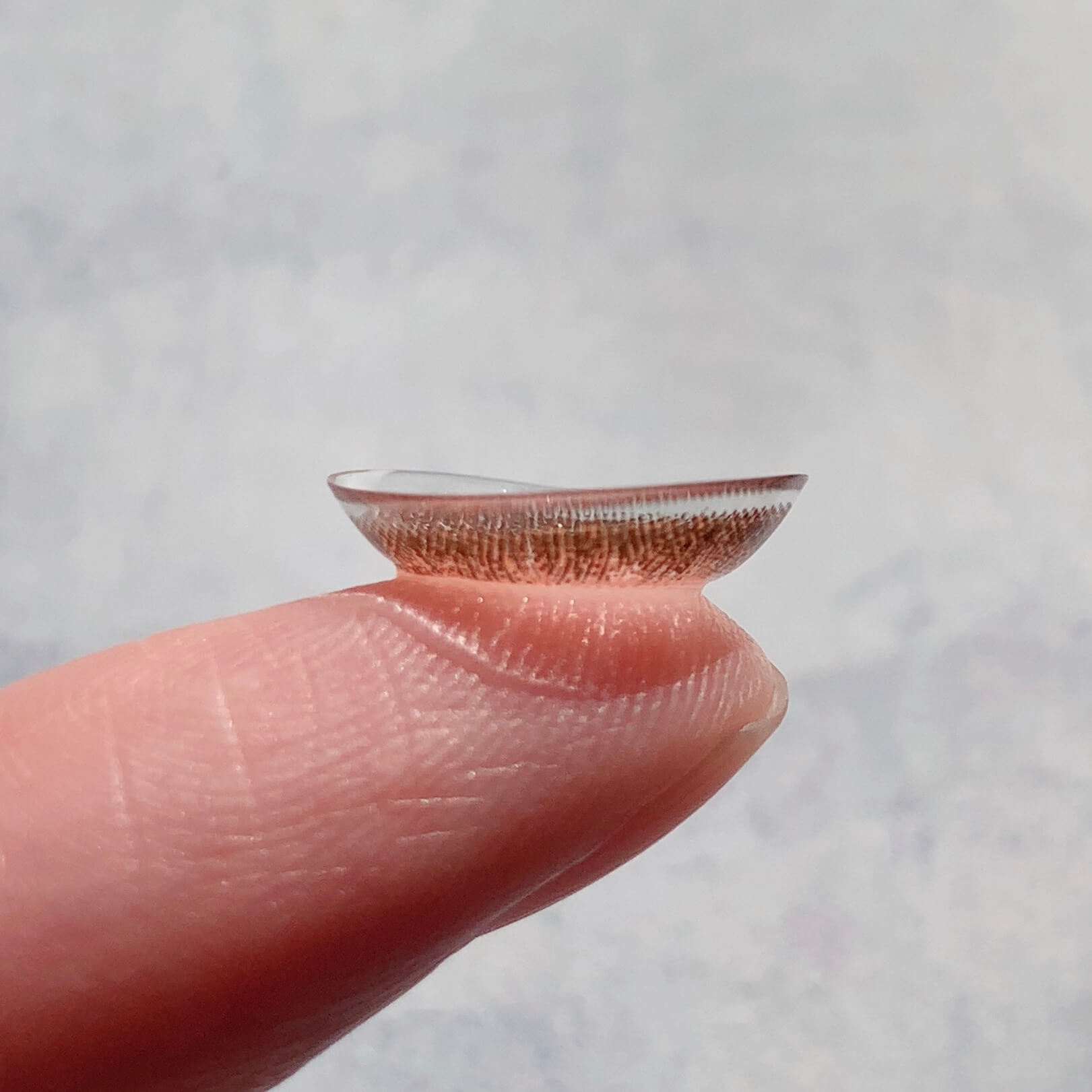 エルージュ　カラコン　大屋夏南