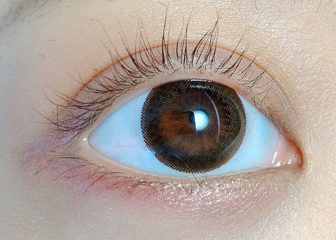 フェリアモ　カラコン　白石麻衣