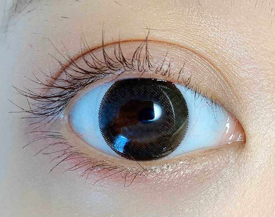 フェリアモ　カラコン　白石麻衣