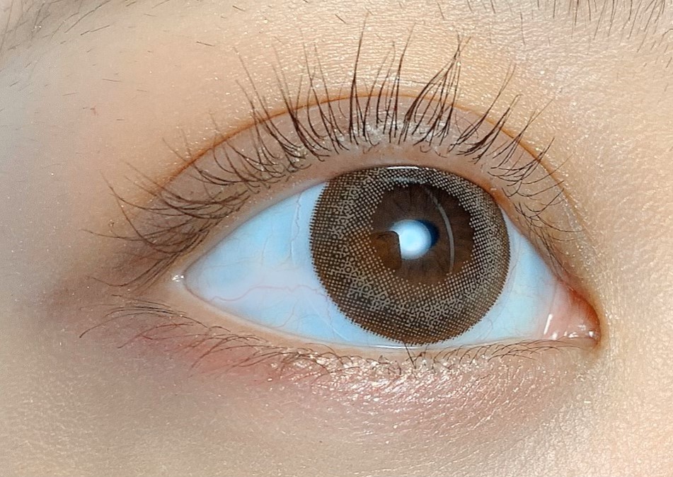 フェリアモ　カラコン　白石麻衣